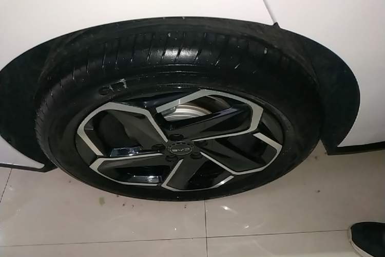 Used BYD Seal 06 New Energy 2024 DM-i 120KM Flagship Model Right Rear Wheel Hub