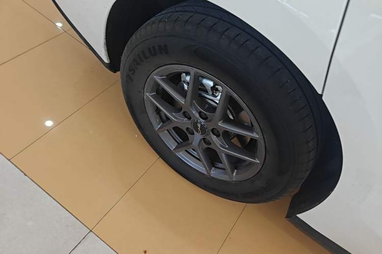 Used BYD Seal 06 New Energy 2024 DM-i 80KM Luxury Model Right Rear Wheel Hub