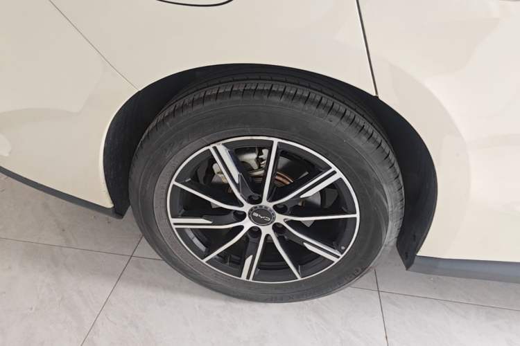 Used BYD Seal 06 New Energy 2024 DM-i 120KM Luxury Model Right Rear Wheel Hub