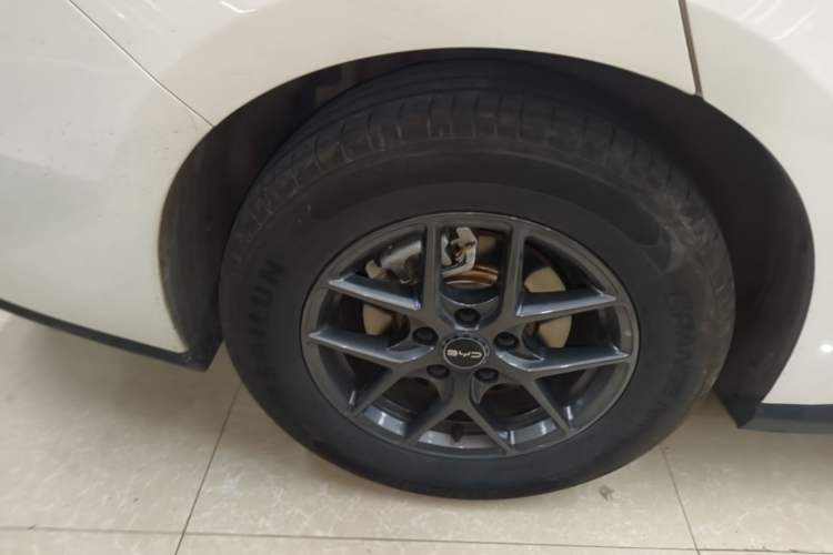 Used BYD Seal 06 New Energy 2024 DM-i 80KM Luxury Model Right Rear Wheel Hub
