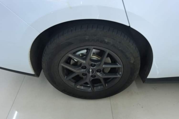Used BYD Seal 06 New Energy 2024 DM-i 80KM Luxury Model Right Rear Wheel Hub