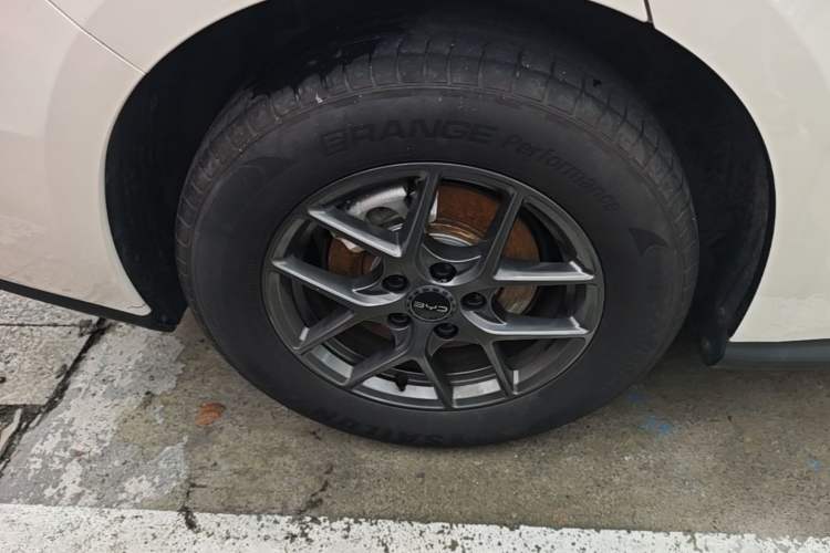 Used BYD Seal 06 New Energy 2024 DM-i 80KM Luxury Model Right Rear Wheel Hub
