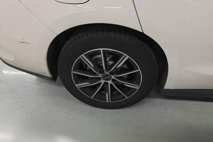 Used BYD Seal 06 New Energy 2024 DM-i 120KM Luxury Model Right Rear Wheel Hub