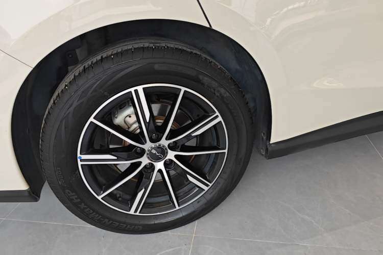 Used BYD Seal 06 New Energy 2024 DM-i 120KM Prestige Model Right Rear Wheel Hub