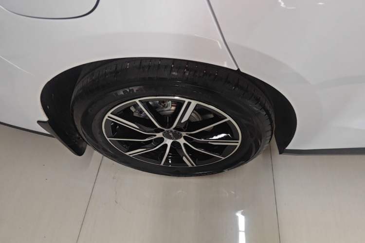 Used BYD Seal 06 New Energy 2024 DM-i 120KM Prestige Model Right Rear Wheel Hub