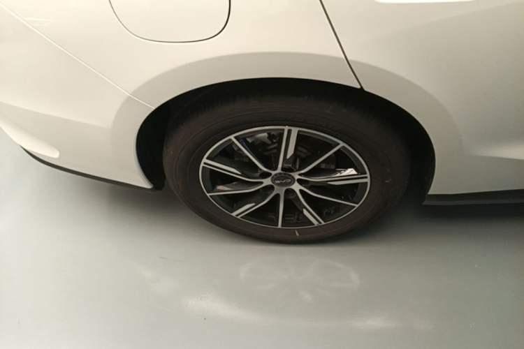 Used BYD Seal 06 New Energy 2024 DM-i 120KM Prestige Model Right Rear Wheel Hub