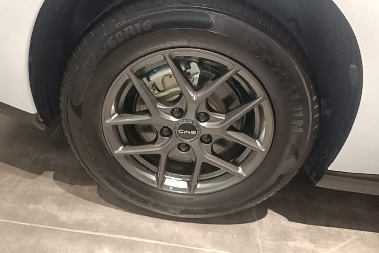Used BYD Seal 06 New Energy 2024 DM-i 80KM Luxury Model Right Rear Wheel Hub