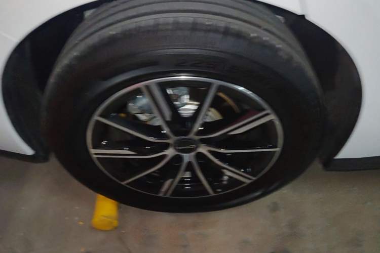 Used BYD Seal 06 New Energy 2024 DM-i 80KM Prestige Model Right Rear Wheel Hub