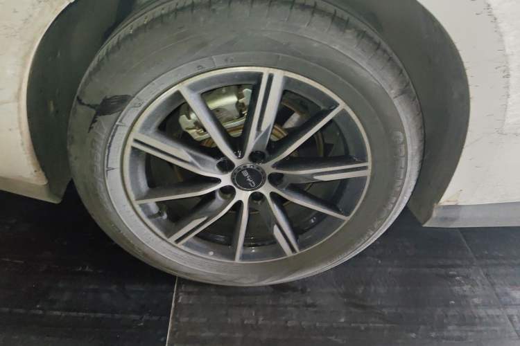 Used BYD Seal 06 New Energy 2024 DM-i 80KM Prestige Model Right Rear Wheel Hub