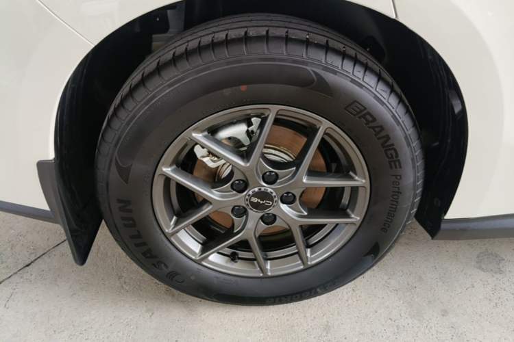 Used BYD Seal 06 New Energy 2024 DM-i 80KM Luxury Model Right Rear Wheel Hub
