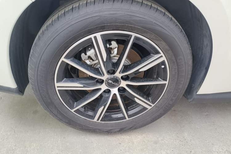 Used BYD Seal 06 New Energy 2024 DM-i 120KM Luxury Model Right Rear Wheel Hub