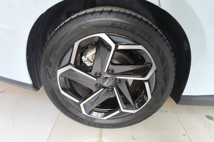 Used BYD Seal 06 New Energy 2024 DM-i 120KM Flagship Model Right Rear Wheel Hub
