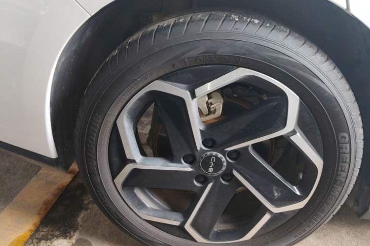Used BYD Seal 06 New Energy 2024 DM-i 120KM Flagship Model Right Rear Wheel Hub