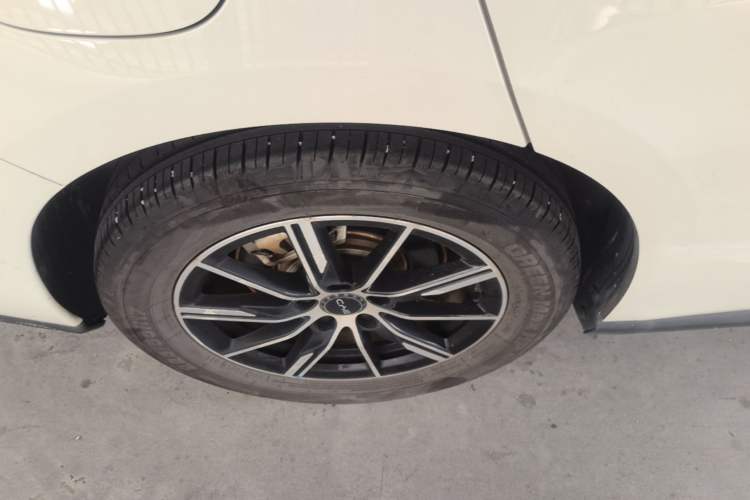Used BYD Seal 06 New Energy 2024 DM-i 80KM Prestige Model Right Rear Wheel Hub