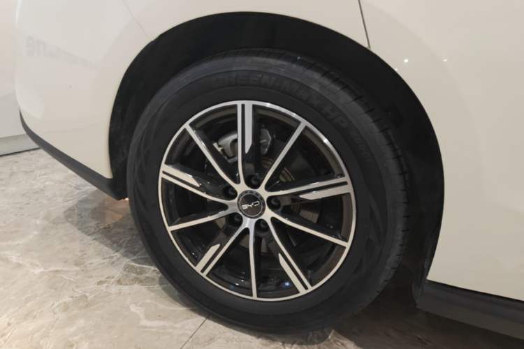 Used BYD Seal 06 New Energy 2024 DM-i 120KM Prestige Model Right Rear Wheel Hub
