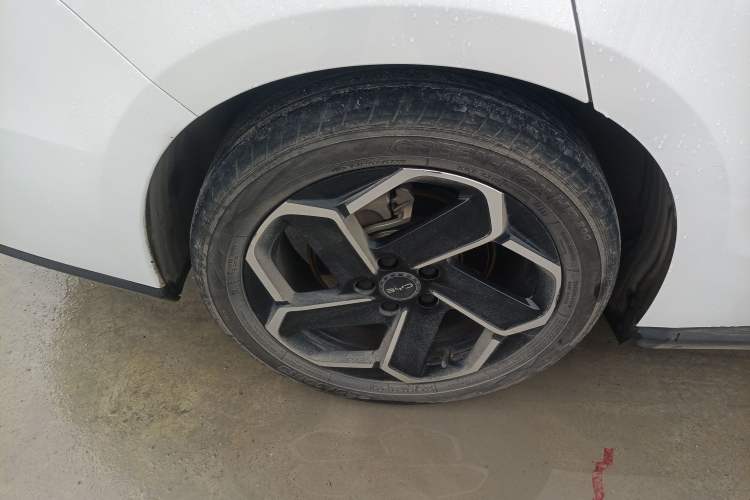 Used BYD Seal 06 New Energy 2024 DM-i 120KM Flagship Model Right Rear Wheel Hub