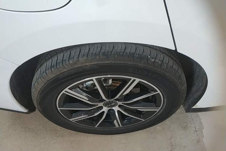 Used BYD Seal 06 New Energy 2024 DM-i 120KM Luxury Model Right Rear Wheel Hub