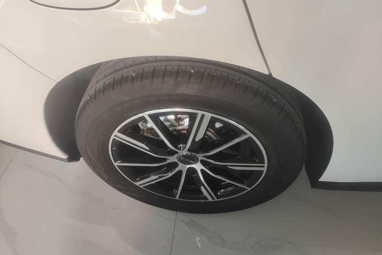 Used BYD Seal 06 New Energy 2024 DM-i 80KM Prestige Model Right Rear Wheel Hub