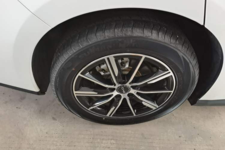 Used BYD Seal 06 New Energy 2024 DM-i 80KM Prestige Model Right Rear Wheel Hub