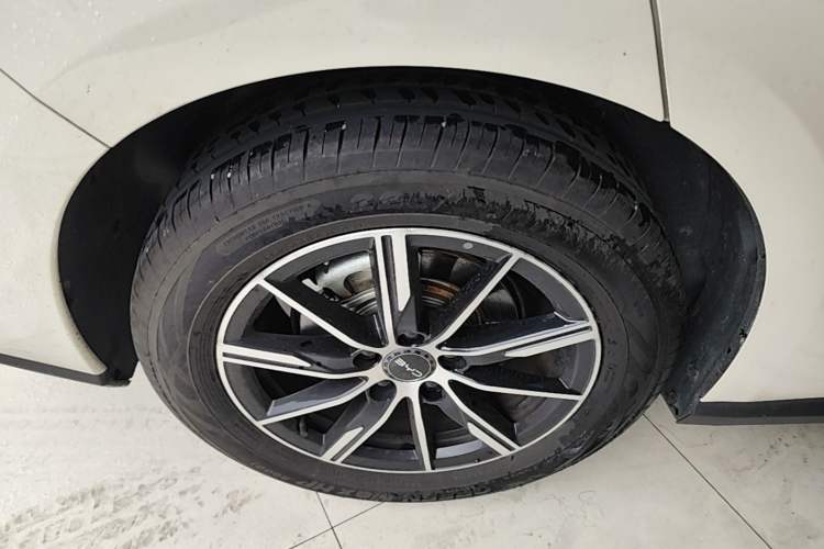 Used BYD Seal 06 New Energy 2024 DM-i 80KM Prestige Model Right Rear Wheel Hub