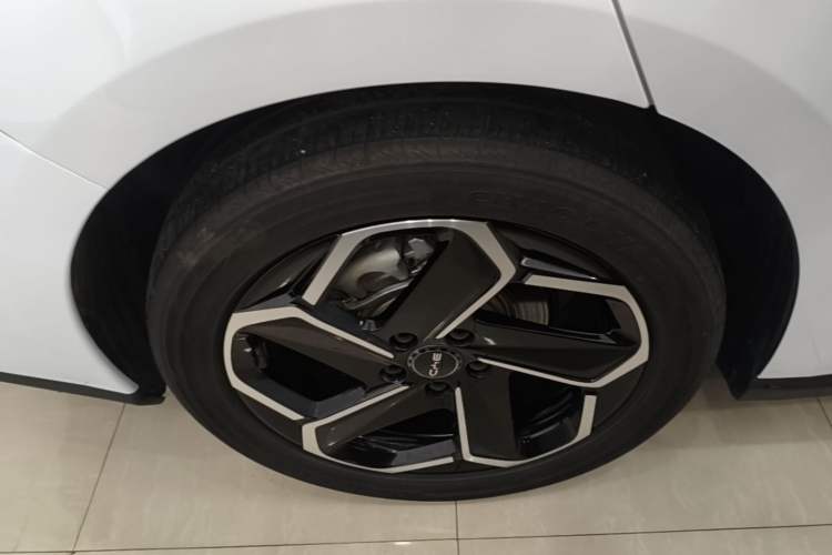 Used BYD Seal 06 New Energy 2024 DM-i 120KM Flagship Model Right Rear Wheel Hub