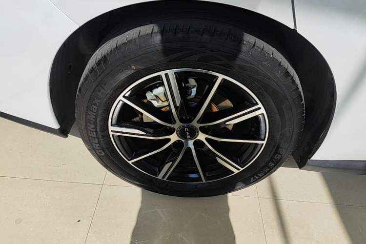 Used BYD Seal 06 New Energy 2024 DM-i 120KM Luxury Model Right Rear Wheel Hub