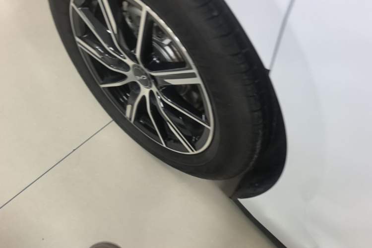 Used BYD Seal 06 New Energy 2024 DM-i 120KM Luxury Model Right Rear Wheel Hub