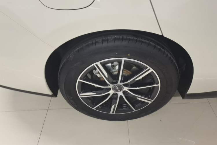 Used BYD Seal 06 New Energy 2024 DM-i 120KM Prestige Model Right Rear Wheel Hub
