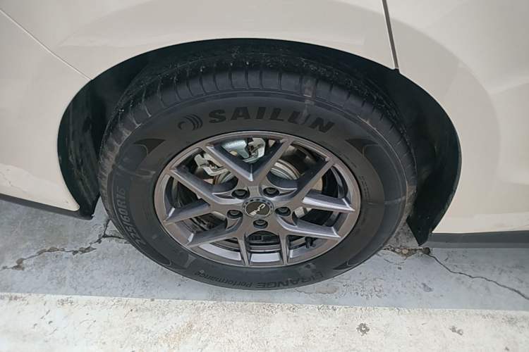 Used BYD Seal 06 New Energy 2024 DM-i 80KM Luxury Model Right Rear Wheel Hub