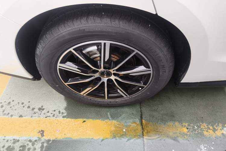 Used BYD Seal 06 New Energy 2024 DM-i 120KM Prestige Model Right Rear Wheel Hub