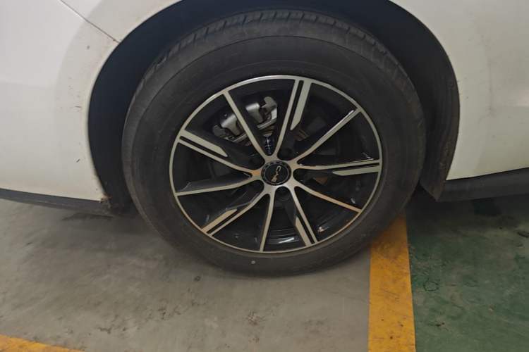 Used BYD Seal 06 New Energy 2024 DM-i 120KM Prestige Model Right Rear Wheel Hub