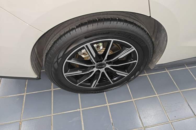 Used BYD Seal 06 New Energy 2024 DM-i 120KM Luxury Model Right Rear Wheel Hub