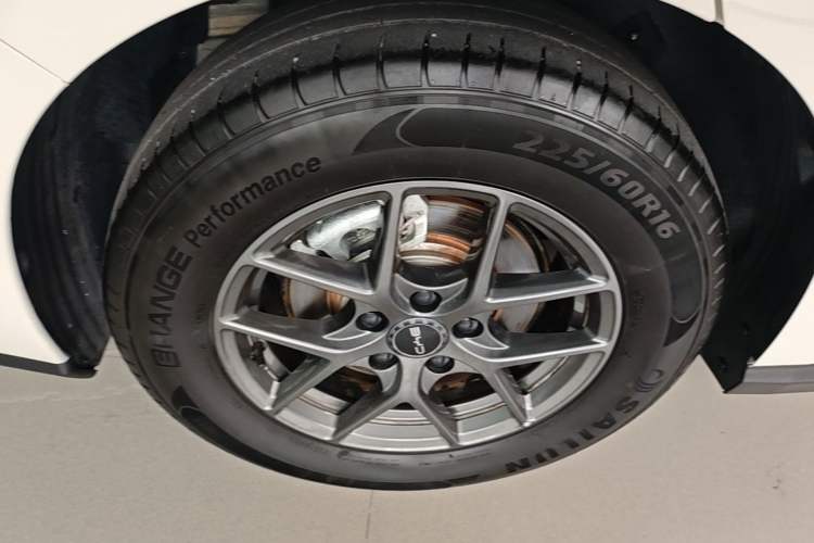 Used BYD Seal 06 New Energy 2024 DM-i 80KM Luxury Model Right Rear Wheel Hub