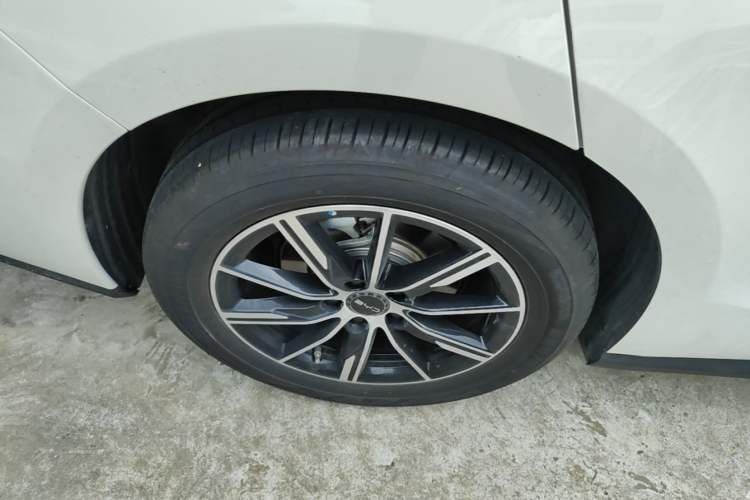 Used BYD Seal 06 New Energy 2024 DM-i 80KM Prestige Model Right Rear Wheel Hub
