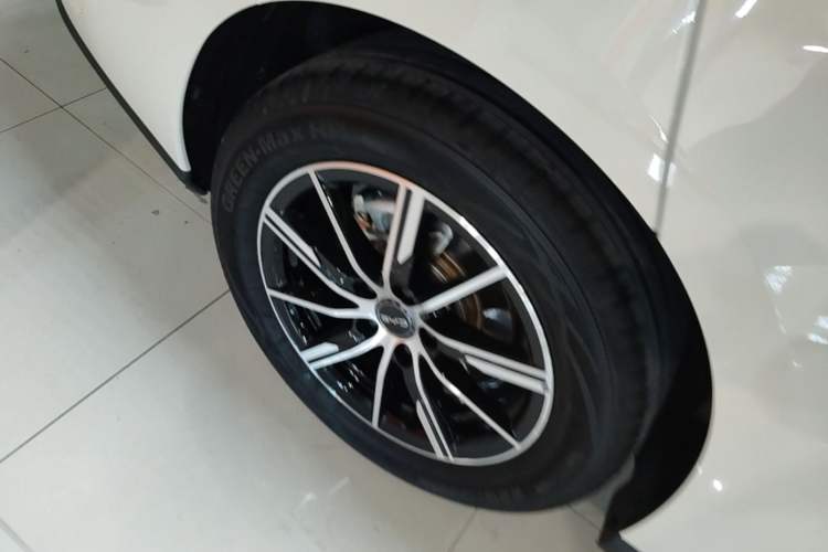Used BYD Seal 06 New Energy 2024 DM-i 80KM Prestige Model Right Rear Wheel Hub