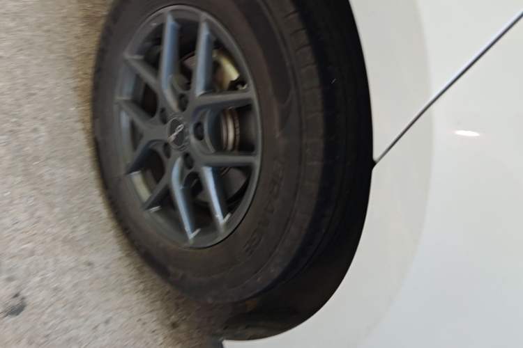 Used BYD Seal 06 New Energy 2024 DM-i 80KM Luxury Model Right Rear Wheel Hub