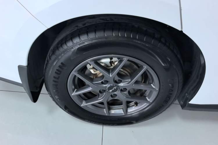 Used BYD Seal 06 New Energy 2024 DM-i 80KM Luxury Model Right Rear Wheel Hub