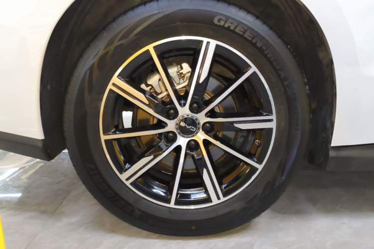 Used BYD Seal 06 New Energy 2024 DM-i 120KM Prestige Model Right Rear Wheel Hub