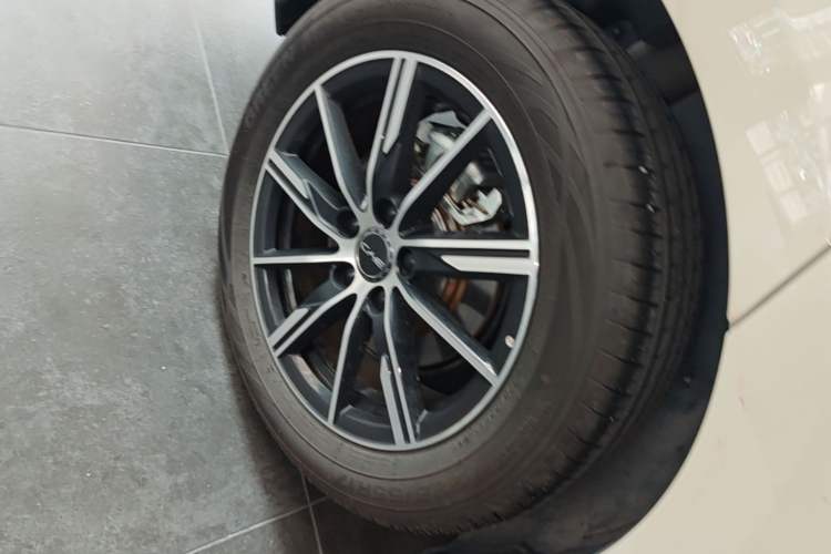 Used BYD Seal 06 New Energy 2024 DM-i 120KM Prestige Model Right Rear Wheel Hub