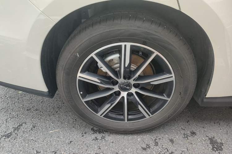 Used BYD Seal 06 New Energy 2024 DM-i 120KM Luxury Model Right Rear Wheel Hub
