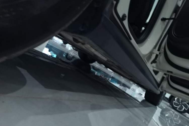 Used BYD Seal 06 New Energy 2024 DM-i 80KM Prestige Model Right Side Sill