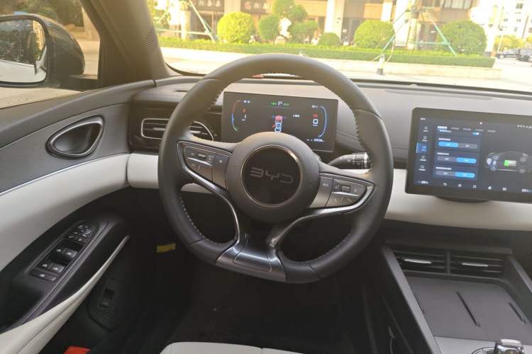 Used BYD Seal 06 New Energy 2024 DM-i 80KM Luxury Model Steering Wheel