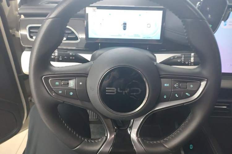 Used BYD Seal 06 New Energy 2024 DM-i 80KM Prestige Model Steering Wheel
