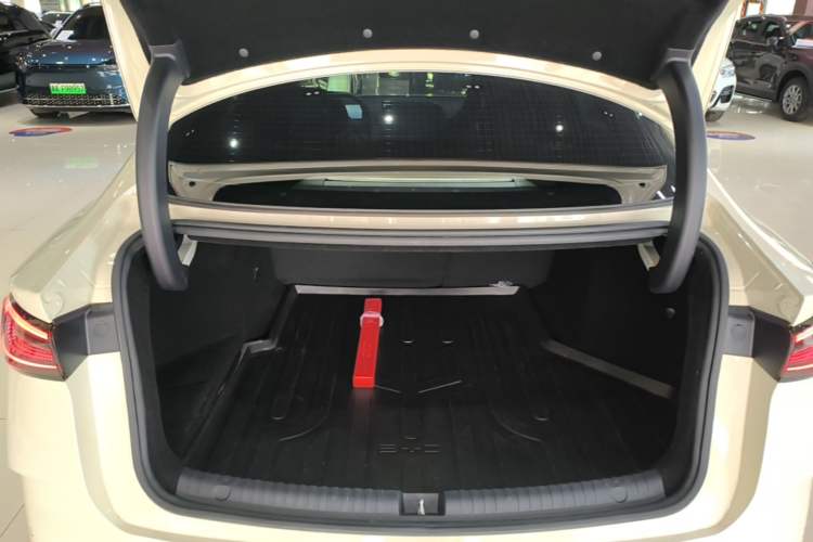 Used BYD Seal 06 New Energy 2024 DM-i 80KM Prestige Model Trunk