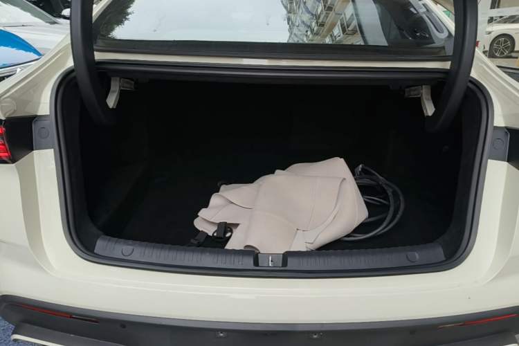 Used BYD Seal 06 New Energy 2024 DM-i 80KM Luxury Model Trunk