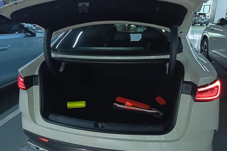 Used BYD Seal 06 New Energy 2024 DM-i 80KM Prestige Model Trunk