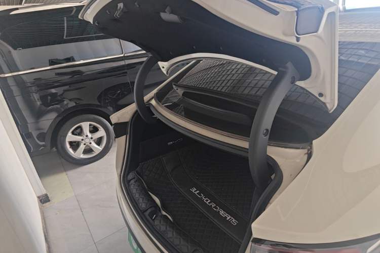 Used BYD Seal 06 New Energy 2024 DM-i 120KM Luxury Model Trunk