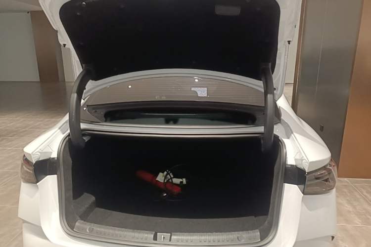 Used BYD Seal 06 New Energy 2024 DM-i 80KM Luxury Model Trunk