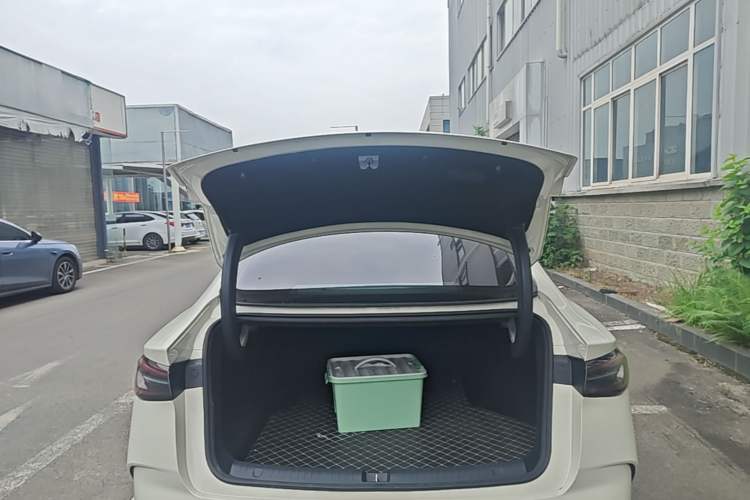 Used BYD Seal 06 New Energy 2024 DM-i 120KM Luxury Model Trunk