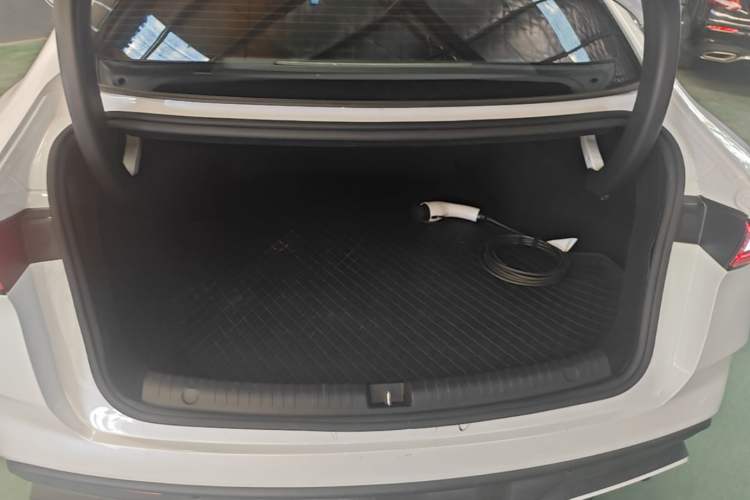 Used BYD Seal 06 New Energy 2024 DM-i 80KM Luxury Model Trunk